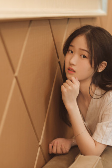 《年轻女教师》hd在线